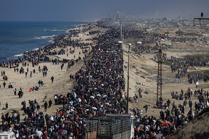 Displaced Palestinians arrive in the northern Gaza Strip, following Israel's decision to allow thousands of them to go back for the first time since the early weeks of the 15-month war with Hamas, Monday, Jan. 27, 2025